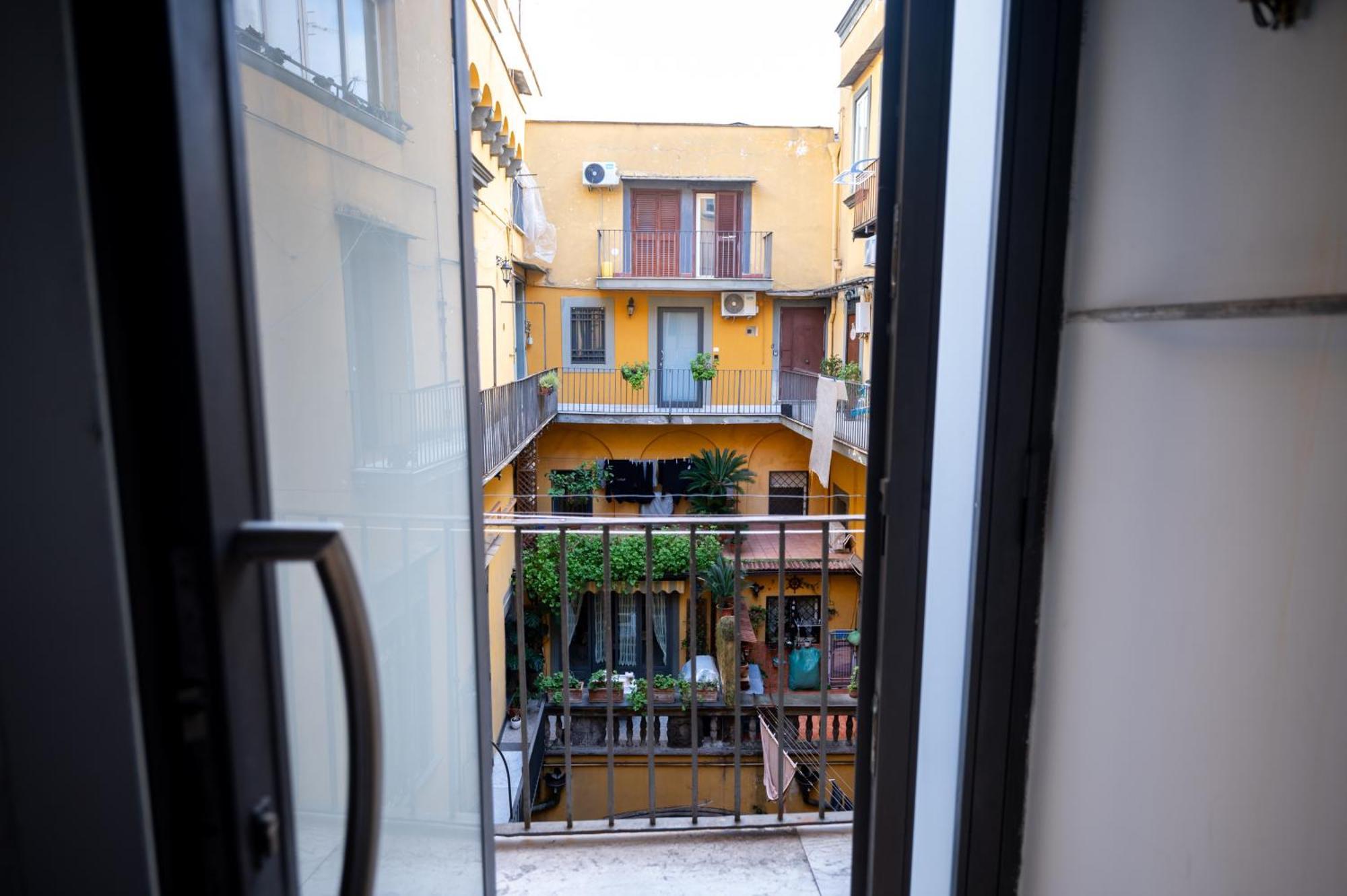 Stay Soft Apartment - Centro Storico Napoli Exterior photo